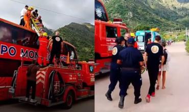 De la diversión al desastre: se tiraron de una tirolesa y chocaron contra un colectivo