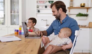 Cuánto se necesitó en febrero para criar un hijo en la Argentina, según el INDEC