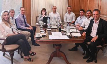 El Gobierno reúne la mesa política para ordenar el envío de reformas al Congreso y la negociación con aliados
