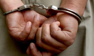 Una mujer quedó detenida con arresto domiciliario tras un siniestro vial con una persona en grave estado