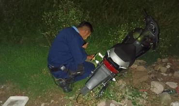 Recuperaron una motocicleta robada y un elemento sustraído en un descampado de Cochangasta