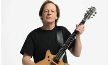 Stevie Young fue hospitalizado de urgencia en Buenos Aires