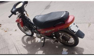 Choque entre motocicletas en pleno centro: solo hubo daños materiales