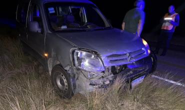 Camioneta chocó contra un jabalí y provocó importantes daños en el rodado