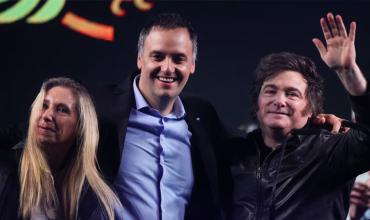 El Presidente y Karina Milei volvieron a respaldar a Manuel Adorni tras la polémica por sus vuelos