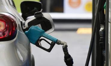 Con la mira en la inflación, el Gobierno frena la actualización del impuesto a los combustibles