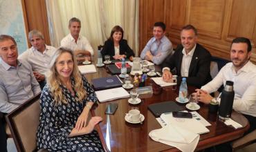 La mesa política del Gobierno se reúne y busca dejar atrás los escándalos de Adorni
