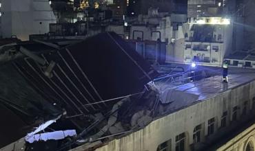 Tensión en Monserrat: se derrumbó el techo del edificio central de Edesur y evacuaron a más de 50 personas