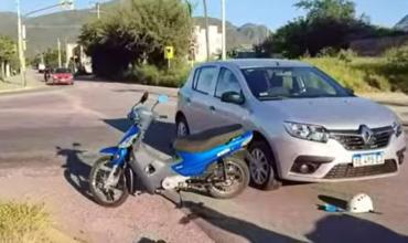 Un motociclista resultó herido tras un choque con un auto en avenida Luis Vernet