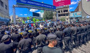 Pese al bono que otorgó el Gobierno, las fuerzas federales mantienen la marcha en reclamo por los salarios
