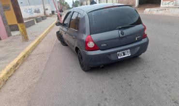 Vinchina: chocó contra una columna y se dio a la fuga