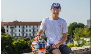 Violento choque frente al hospital de El Portezuelo: un peatón sufrió graves lesiones y fue derivado a Capital