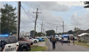 Un conductor atropelló a una multitud durante un desfile en Luisiana: al menos 15 heridos