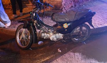 Grave choque en Vichigasta: una moto sin luces impactó contra una combi, hubo heridos y alcoholemia positiva