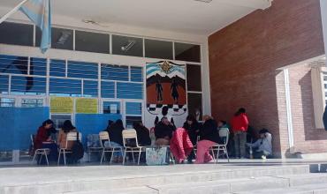 Padres tomaron una escuela en Chilecito por la falta de creación de un curso