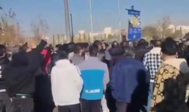 Iraníes formaron “cadenas humanas” alrededor de las centrales eléctricas