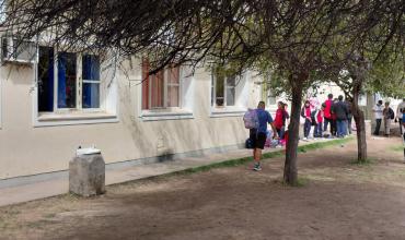 Una nena de 7 años cayó de una ventana en la escuela de gestión comunitaria y debió ser llevada al hospital