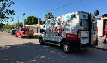 Un hombre sufrió una descarga eléctrica y cayó desde el techo de una vivienda: fue hospitalizado