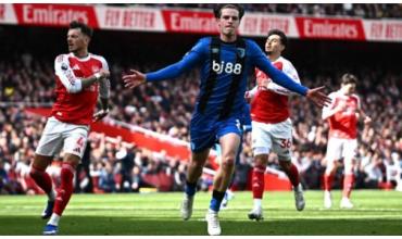 El Arsenal sufrió una sorpresiva derrota y se le abre una posibilidad al Manchester City en la Premier League