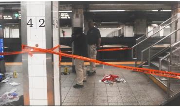 Un ataque con arma blanca en una de las estaciones más transitadas de Nueva York dejó tres heridos