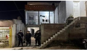 Violencia en Rosario: seis sicarios entraron a una casa y mataron a un hombre