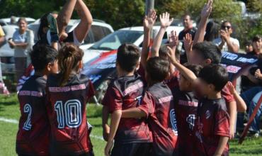 Violento ataque a un micro que llevaba nenes de un club de fútbol: uno sufrió graves heridas en los ojos