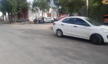 Conductores protagonizaron una violenta discusión tras un roce en pleno centro