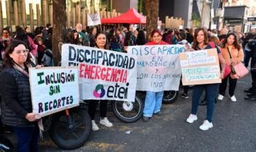 Discapacidad: organizaciones se movilizaron al Ministerio de Economía