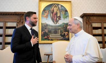 El vice de Donald Trump dice que el Papa León XIV “debería tener más cuidado cuando habla de teología”