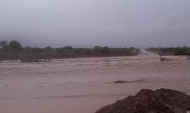 Advierten por crecidas de ríos que afectan la circulación en el oeste riojano