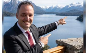 Otro viaje millonario de Adorni: afirman que gastó miles de dólares en lujoso hotel de Bariloche