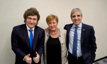 La recaudación cae, el FMI pide ajuste y se complican los planes de Javier Milei