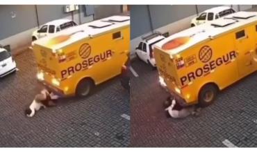 Un camión de caudales embistió a dos mujeres en un shopping de Chile