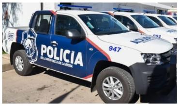 Le robaron el celular y un parlante mientras dormía con la puerta abierta