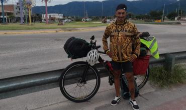 Viaja desde Buenos Aires hacia Perú en bicicleta y pasó por La Rioja: “La bici me cambió la vida al 100%”