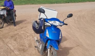Dos motos chocaron en Milagro y atribuyen el siniestro a la maleza alta