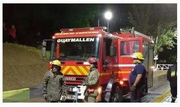 Desesperación: se incendió una casa en Guaymallén y una familia escapó por los techos