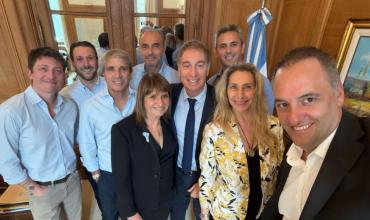 La mesa política se reúne para definir la estrategia por la reforma electoral y el informe de Manuel Adorni