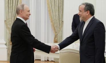 El canciller de Irán llegó a Rusia para reunirse con Putin para hablar sobre el desarrollo de la guerra con Estados Unidos