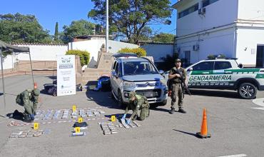 Gendarmes detienen a cuatro personas y decomisan más de 54 kilos de cocaína como resultado dos operativos