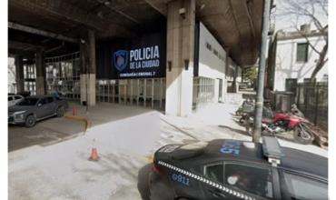 Tragedia en Flores: un camión chocó contra un cartel que cayó desde la autopista y mató a un policía