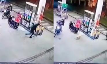 Un repartidor fue asaltado mientras estaba en una estación de servicio y se defendió a tiros