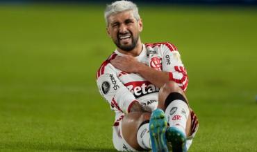 Giorgian De Arrascaeta sufrió una grave lesión en el hombro y quedó casi descartado para el Mundial