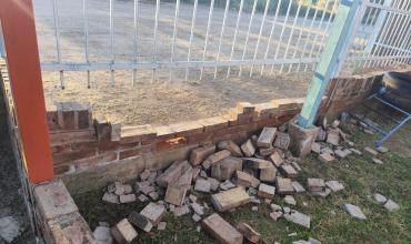 Chepes: menores rompieron la verja de un jardín de infantes