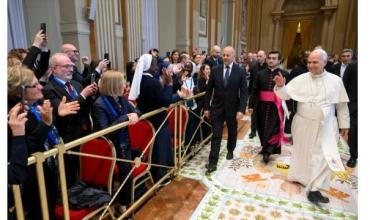 El papa León XIV exigió a los empleados de la Iglesia que dejen de ser espectadores