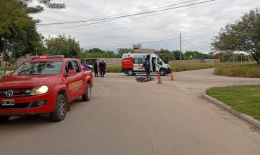 Derrape de motocicleta en barrio Parque Americano: un joven resultó con lesiones leves