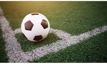 Futbolista sufrió un golpe en la cabeza y quedó en observación tras perder el conocimiento