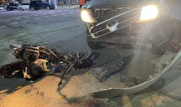 Choque entre moto y camioneta en Chamical: un joven fue trasladado al hospital