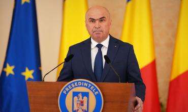 El Parlamento de Rumanía destituyó al primer ministro Ilie Bolojan tras una moción de censura y dejó al país en interinidad