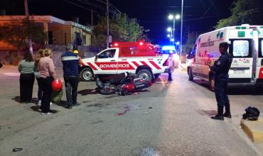 Dos motociclistas resultaron heridos tras un choque en avenida Oyola y Alberdi